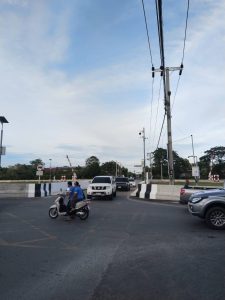 งานจราจร สภ.บางแม่นาง อำนวยความสะดวกการจราจร บริเวณแยกคลองประปาวัดเอนกดิษฐาราม